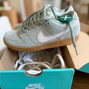 Nike SB Dunk Low Pro in Sage and White